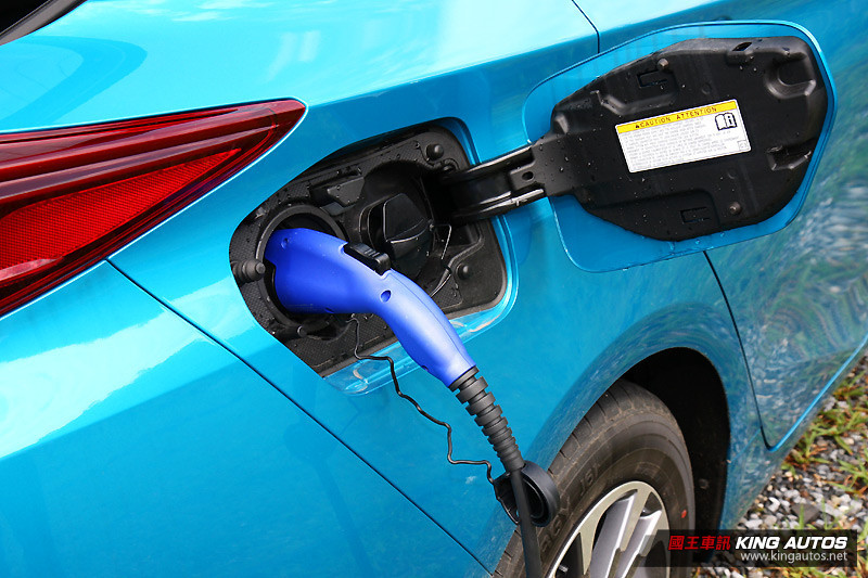 價差50萬的類純電駕馭 ─《Toyota Prius PHV》試駕體驗 價差50萬的類純電駕馭 ─《Toyota Prius PHV》試駕體驗