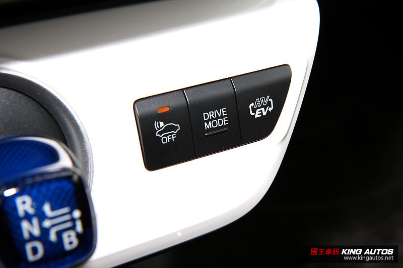價差50萬的類純電駕馭 ─《Toyota Prius PHV》試駕體驗 價差50萬的類純電駕馭 ─《Toyota Prius PHV》試駕體驗