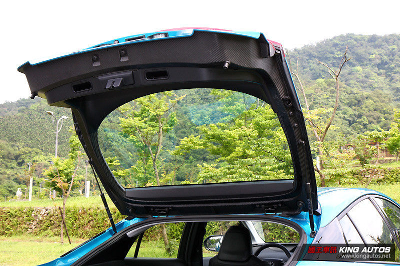 價差50萬的類純電駕馭 ─《Toyota Prius PHV》試駕體驗 價差50萬的類純電駕馭 ─《Toyota Prius PHV》試駕體驗