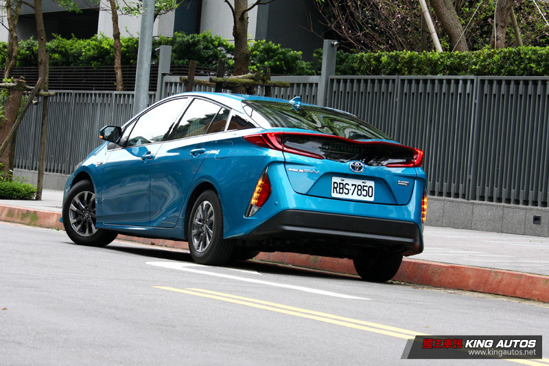 價差50萬的類純電駕馭 ─《Toyota Prius PHV》試駕體驗 價差50萬的類純電駕馭 ─《Toyota Prius PHV》試駕體驗