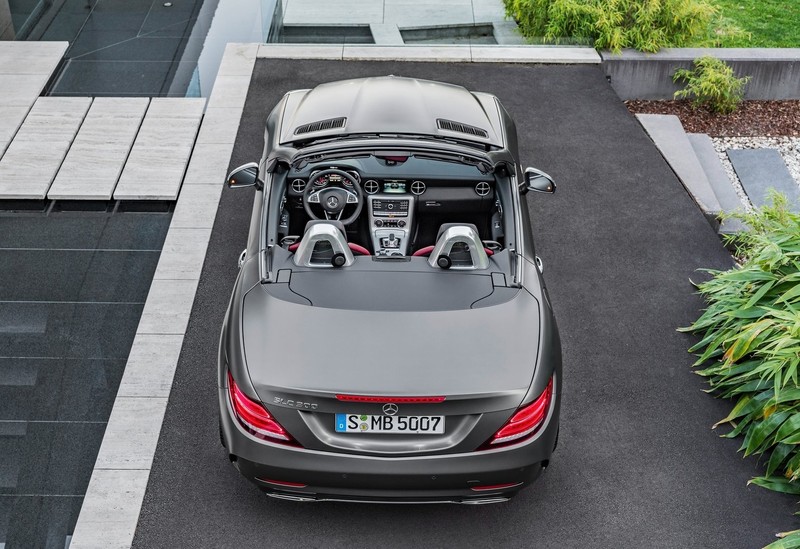 標配六速手排設定 全新入門級距《Mercedes-Benz SLC 180》英國開賣 標配六速手排設定 全新入門級距《Mercedes-Benz SLC 180》英國開賣