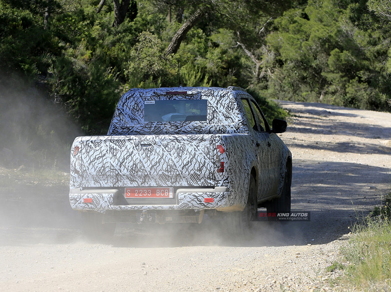 豪華野味風情 《Mercedes-Benz X-Class》賓士貨卡偽裝車再次捕獲 豪華野味風情 《Mercedes-Benz X-Class》賓士貨卡偽裝車再次捕獲