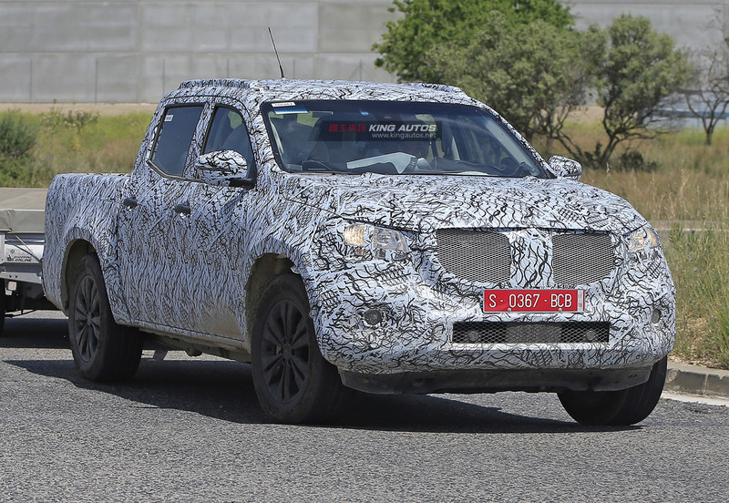 豪華野味風情 《Mercedes-Benz X-Class》賓士貨卡偽裝車再次捕獲 豪華野味風情 《Mercedes-Benz X-Class》賓士貨卡偽裝車再次捕獲