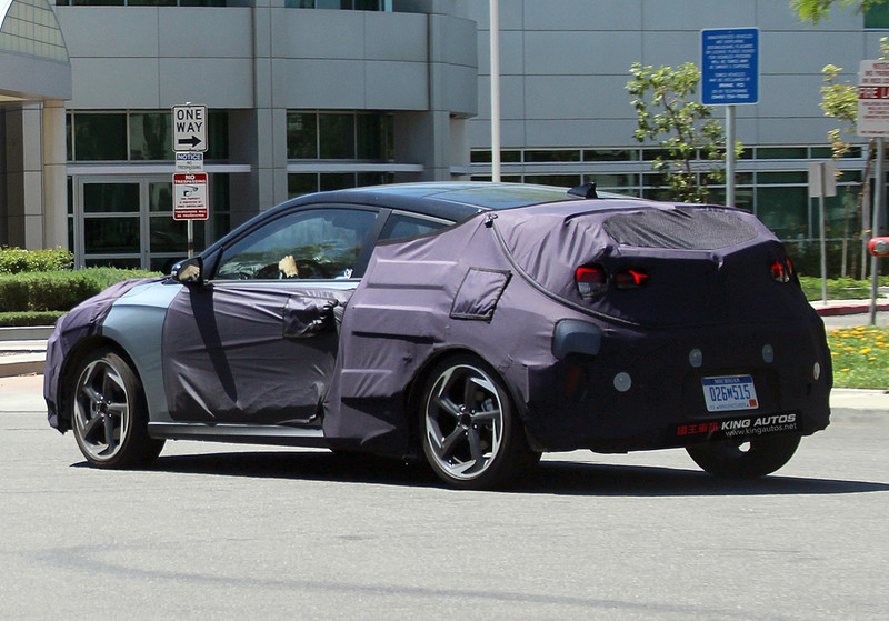 新一代《Hyundai Veloster》偽裝測試車再次曝光 高性能N Performance有望加持 新一代《Hyundai Veloster》偽裝測試車再次曝光 高性能N Performance有望加持