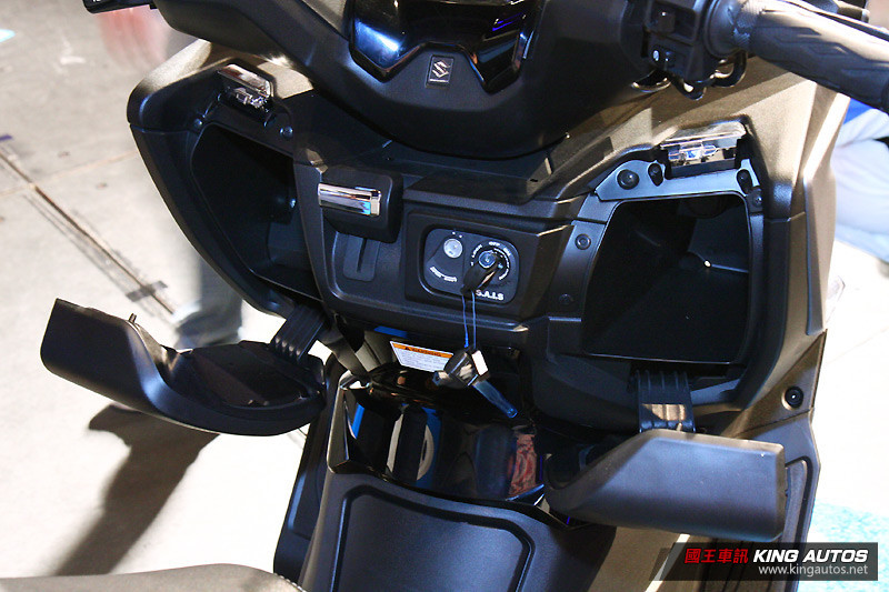 日製進口29.6萬起! 《Suzuki Burgman 400》強襲國內黃牌重機市場 日製進口29.6萬起! 《Suzuki Burgman 400》強襲國內黃牌重機市場