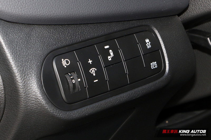 《Kia Carens》改款導入盲點偵測 79.9萬元起標配6氣囊發表上市 《Kia Carens》改款導入盲點偵測 79.9萬元起標配6氣囊發表上市