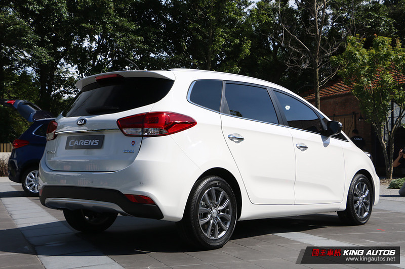 《Kia Carens》改款導入盲點偵測 79.9萬元起標配6氣囊發表上市 《Kia Carens》改款導入盲點偵測 79.9萬元起標配6氣囊發表上市