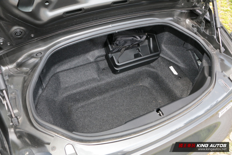 喚起心中玩樂慾望─《Mazda MX-5 RF》試駕體驗 喚起心中玩樂慾望─《Mazda MX-5 RF》試駕體驗