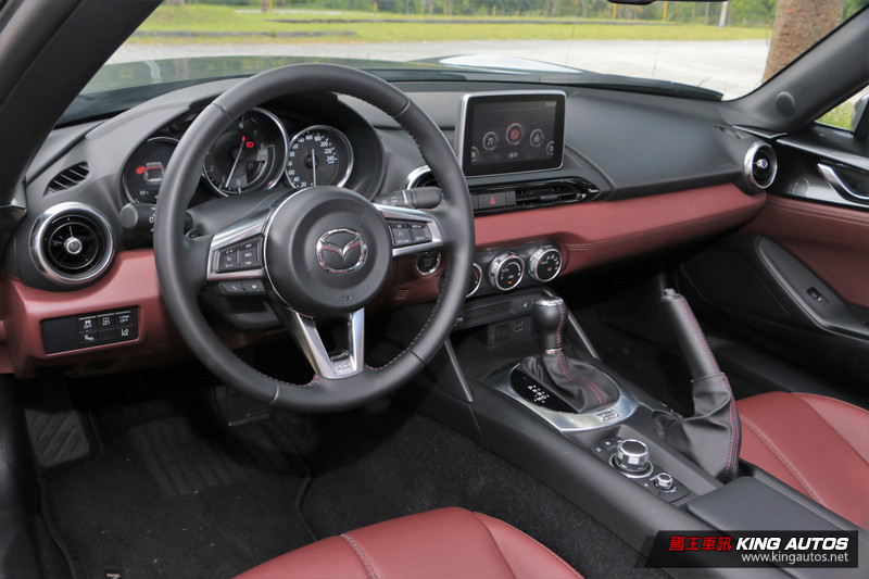 喚起心中玩樂慾望─《Mazda MX-5 RF》試駕體驗 喚起心中玩樂慾望─《Mazda MX-5 RF》試駕體驗