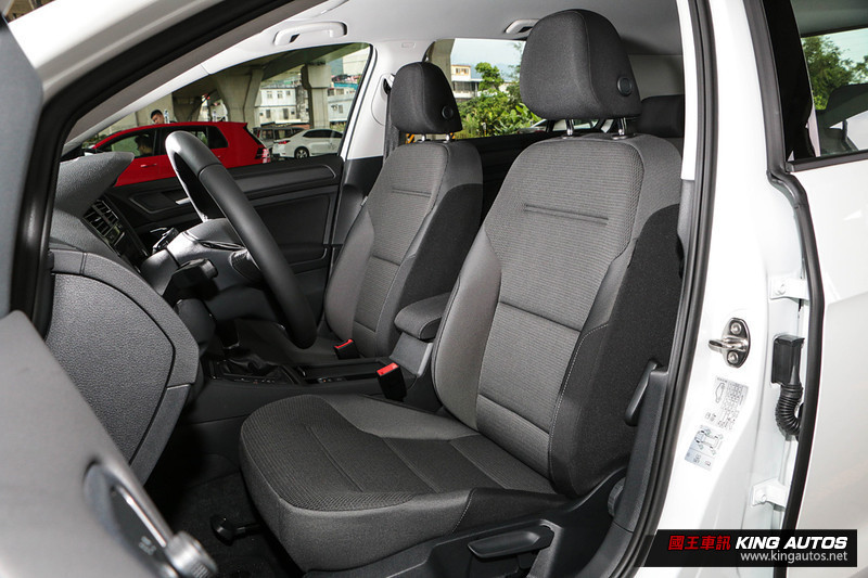 《Volkswagen Golf》小改款89.8萬起上市 最高較預售降價3萬元 《Volkswagen Golf》小改款89.8萬起上市 最高較預售降價3萬元