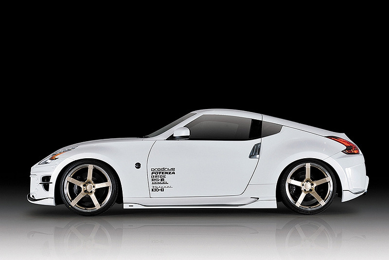 窈窕淑女《Fairlady Z》轉性 Rowen改造《Nissan 370Z》化身超殺女 窈窕淑女《Fairlady Z》轉性 Rowen改造《Nissan 370Z》化身超殺女