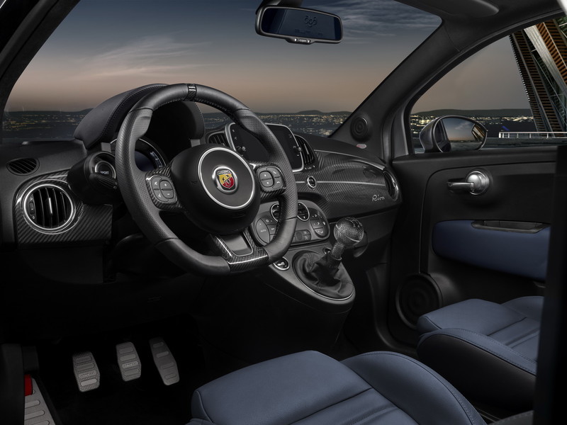 《Abarth 695 Rivale》義式奢華遊艇風情 《Abarth 695 Rivale》義式奢華遊艇風情