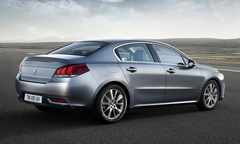 新一代《Peugeot 508》身穿偽裝曝光 今年法蘭克福車展可望登場 新一代《Peugeot 508》身穿偽裝曝光 今年法蘭克福車展可望登場