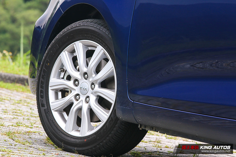 家庭的渴望─《Kia Carens》vs.《Toyota Sienta》,安全與配備篇 家庭的渴望─《Kia Carens》vs.《Toyota Sienta》,安全與配備篇