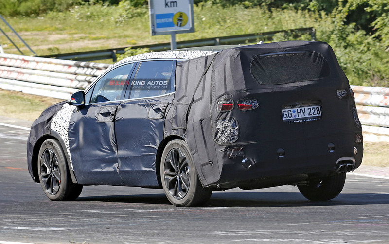 《Hyundai Santa Fe》即將大改款 偽裝車移師紐柏林測試 《Hyundai Santa Fe》即將大改款 偽裝車移師紐柏林測試
