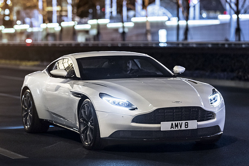 星芒V8雙渦輪增壓動力入注 《Aston Martin DB11 V8》絕美身形釋放500匹豪放動力 星芒V8雙渦輪增壓動力入注 《Aston Martin DB11 V8》絕美身形釋放500匹豪放動力