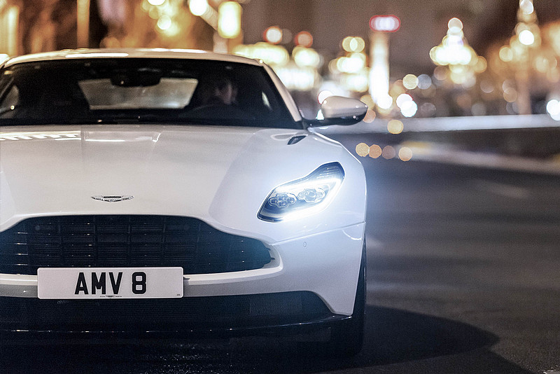 星芒V8雙渦輪增壓動力入注 《Aston Martin DB11 V8》絕美身形釋放500匹豪放動力 星芒V8雙渦輪增壓動力入注 《Aston Martin DB11 V8》絕美身形釋放500匹豪放動力