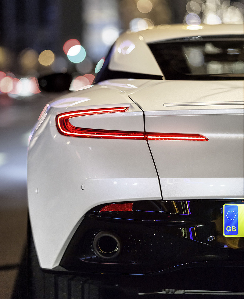 星芒V8雙渦輪增壓動力入注 《Aston Martin DB11 V8》絕美身形釋放500匹豪放動力 星芒V8雙渦輪增壓動力入注 《Aston Martin DB11 V8》絕美身形釋放500匹豪放動力