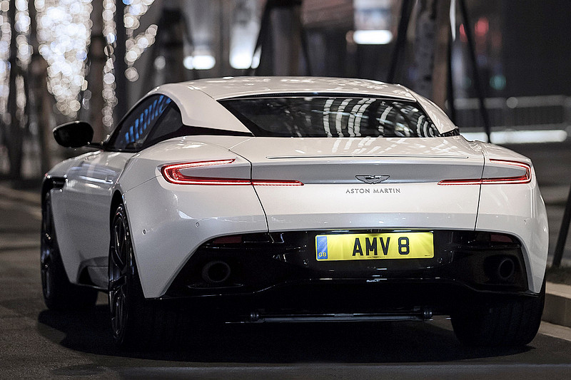 星芒V8雙渦輪增壓動力入注 《Aston Martin DB11 V8》絕美身形釋放500匹豪放動力 星芒V8雙渦輪增壓動力入注 《Aston Martin DB11 V8》絕美身形釋放500匹豪放動力