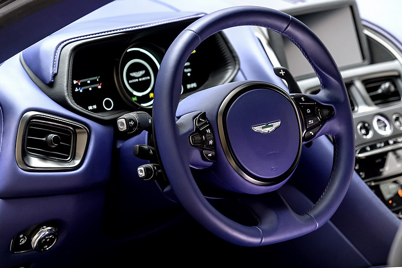 星芒V8雙渦輪增壓動力入注 《Aston Martin DB11 V8》絕美身形釋放500匹豪放動力 星芒V8雙渦輪增壓動力入注 《Aston Martin DB11 V8》絕美身形釋放500匹豪放動力