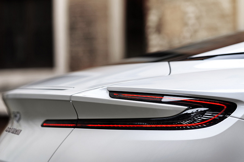 星芒V8雙渦輪增壓動力入注 《Aston Martin DB11 V8》絕美身形釋放500匹豪放動力 星芒V8雙渦輪增壓動力入注 《Aston Martin DB11 V8》絕美身形釋放500匹豪放動力