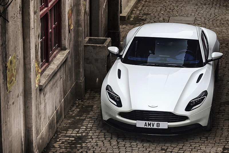 星芒V8雙渦輪增壓動力入注 《Aston Martin DB11 V8》絕美身形釋放500匹豪放動力 星芒V8雙渦輪增壓動力入注 《Aston Martin DB11 V8》絕美身形釋放500匹豪放動力