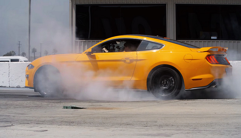 輕鬆享受燒胎快感 新年式《Ford Mustang EcoBoost》追加Line Lock前軸鎖定功能 輕鬆享受燒胎快感 新年式《Ford Mustang EcoBoost》追加Line Lock前軸鎖定功能