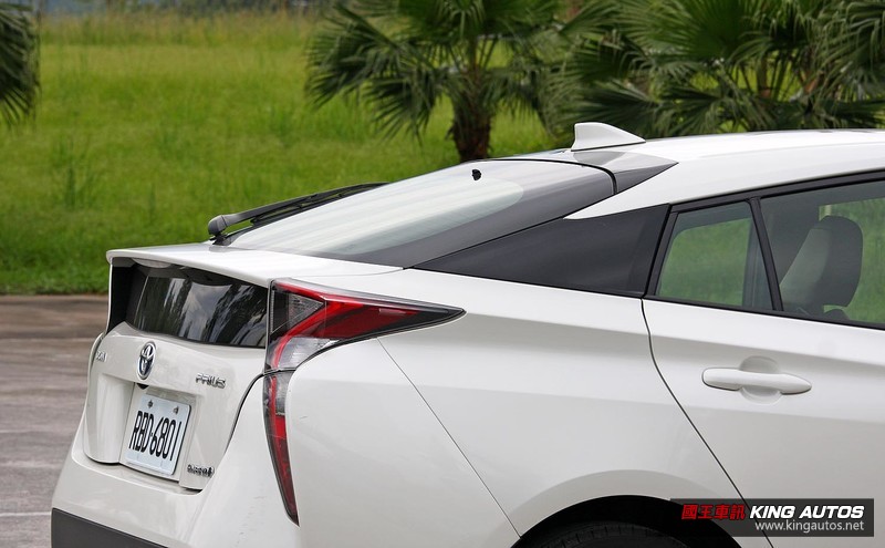 日韓綠能車之戰─《Toyota Prius》vs.《Hyundai Ioniq Hybrid》,設計乘用篇 日韓綠能車之戰─《Toyota Prius》vs.《Hyundai Ioniq Hybrid》,設計乘用篇