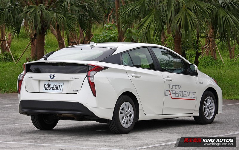 日韓綠能車之戰─《Toyota Prius》vs.《Hyundai Ioniq Hybrid》,設計乘用篇 日韓綠能車之戰─《Toyota Prius》vs.《Hyundai Ioniq Hybrid》,設計乘用篇