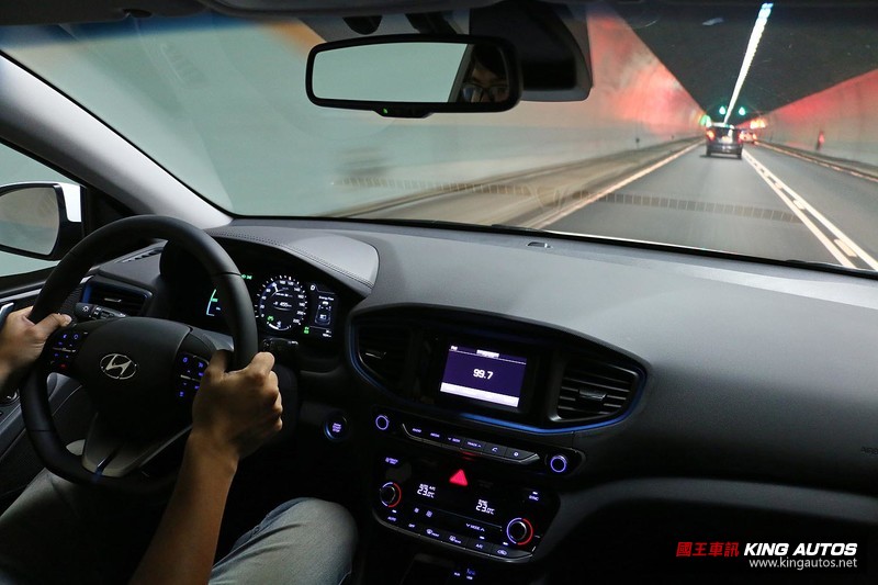 日韓綠能車之戰─《Toyota Prius》vs.《Hyundai Ioniq Hybrid》,設計乘用篇 日韓綠能車之戰─《Toyota Prius》vs.《Hyundai Ioniq Hybrid》,設計乘用篇