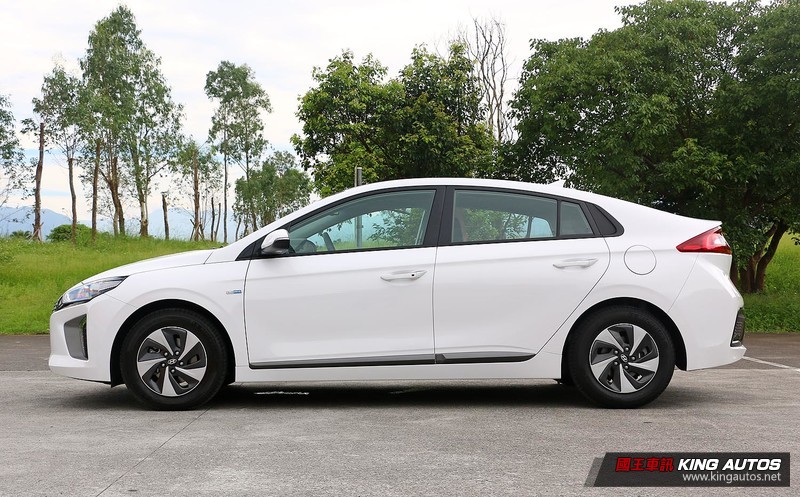 日韓綠能車之戰─《Toyota Prius》vs.《Hyundai Ioniq Hybrid》,設計乘用篇 日韓綠能車之戰─《Toyota Prius》vs.《Hyundai Ioniq Hybrid》,設計乘用篇