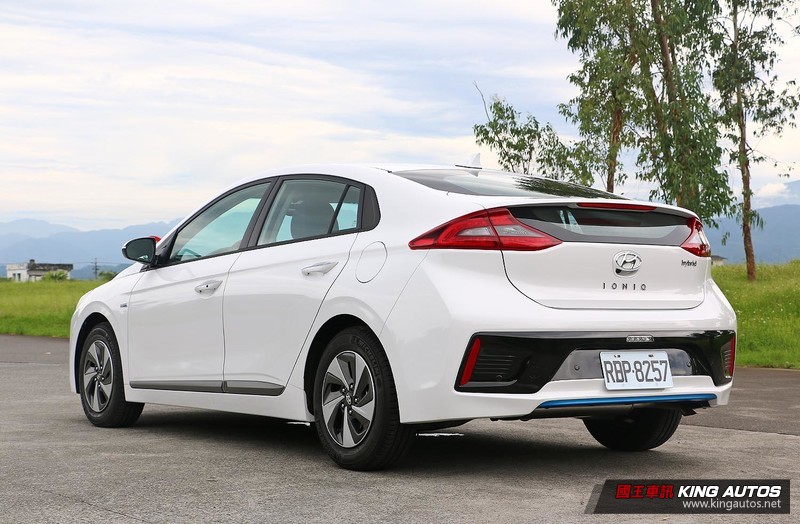 日韓綠能車之戰─《Toyota Prius》vs.《Hyundai Ioniq Hybrid》,設計乘用篇 日韓綠能車之戰─《Toyota Prius》vs.《Hyundai Ioniq Hybrid》,設計乘用篇
