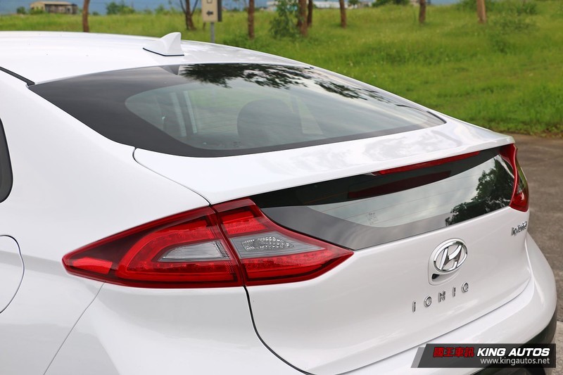 日韓綠能車之戰─《Toyota Prius》vs.《Hyundai Ioniq Hybrid》,設計乘用篇 日韓綠能車之戰─《Toyota Prius》vs.《Hyundai Ioniq Hybrid》,設計乘用篇
