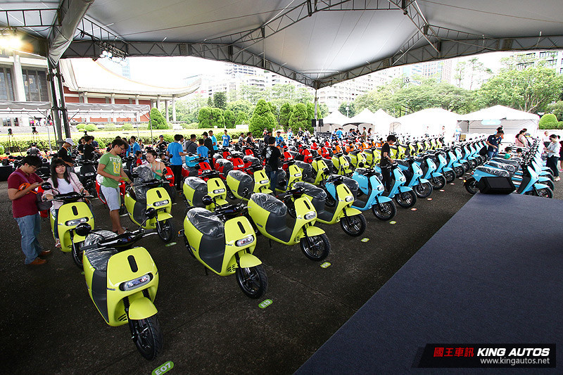 全台34處串聯、1,300輛新車同時上路! 《Gogoro 2 Series》首批新車正式交付 全台34處串聯、1,300輛新車同時上路! 《Gogoro 2 Series》首批新車正式交付