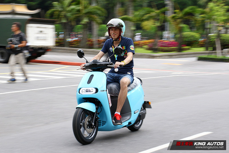全台34處串聯、1,300輛新車同時上路! 《Gogoro 2 Series》首批新車正式交付 全台34處串聯、1,300輛新車同時上路! 《Gogoro 2 Series》首批新車正式交付