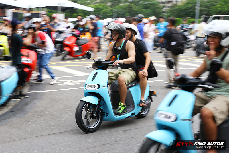 全台34處串聯、1,300輛新車同時上路! 《Gogoro 2 Series》首批新車正式交付 全台34處串聯、1,300輛新車同時上路! 《Gogoro 2 Series》首批新車正式交付