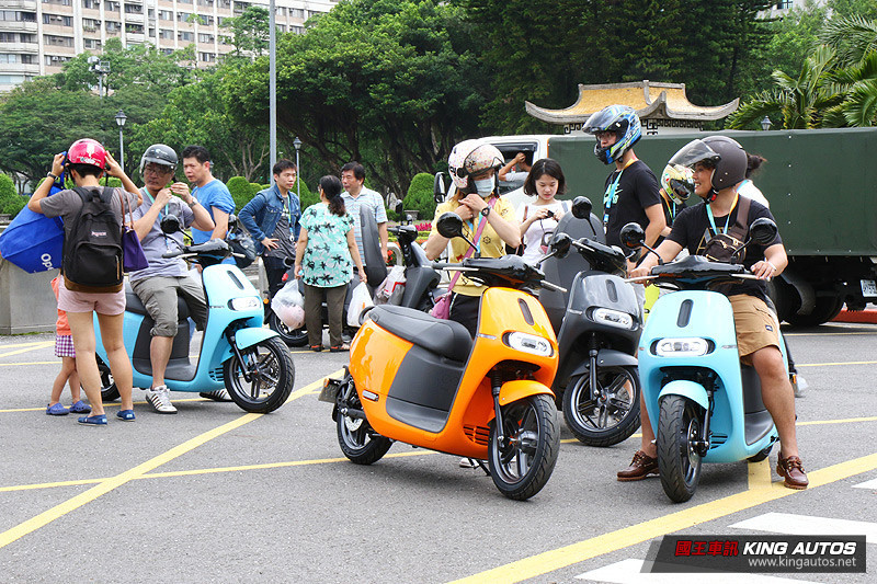 全台34處串聯、1,300輛新車同時上路! 《Gogoro 2 Series》首批新車正式交付 全台34處串聯、1,300輛新車同時上路! 《Gogoro 2 Series》首批新車正式交付