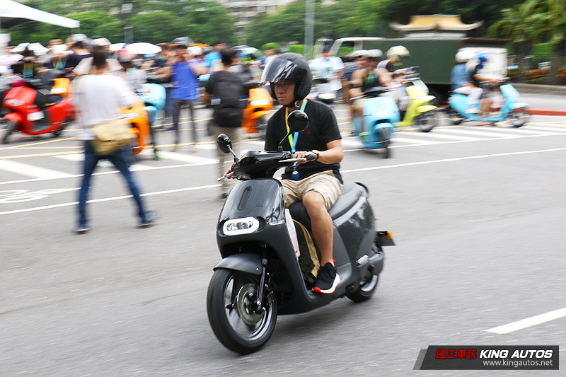 全台34處串聯、1,300輛新車同時上路! 《Gogoro 2 Series》首批新車正式交付 全台34處串聯、1,300輛新車同時上路! 《Gogoro 2 Series》首批新車正式交付
