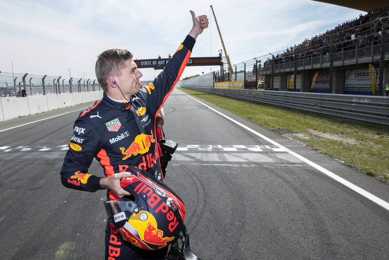 傳聞四起 Max Verstappen可能加入《Ferrari》車隊取代Kimi Räikkönen 傳聞四起 Max Verstappen可能加入《Ferrari》車隊取代Kimi Räikkönen