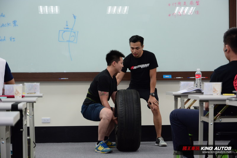誠實面對四輪定位─底盤定位課程參訪 誠實面對四輪定位─底盤定位課程參訪