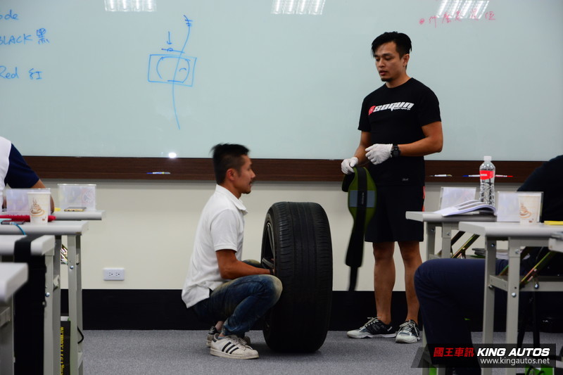 誠實面對四輪定位─底盤定位課程參訪 誠實面對四輪定位─底盤定位課程參訪