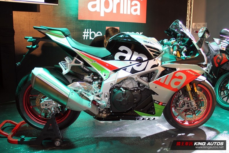 義式風情聯袂登場 2017《Aprilia RS125/Aprilia RSV4 RF/Moto Guzzi V7》臺灣開賣 義式風情聯袂登場 2017《Aprilia RS125/Aprilia RSV4 RF/Moto Guzzi V7》臺灣開賣