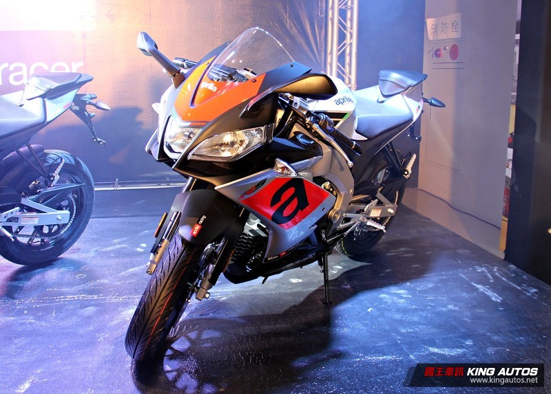 義式風情聯袂登場 2017《Aprilia RS125/Aprilia RSV4 RF/Moto Guzzi V7》臺灣開賣 義式風情聯袂登場 2017《Aprilia RS125/Aprilia RSV4 RF/Moto Guzzi V7》臺灣開賣