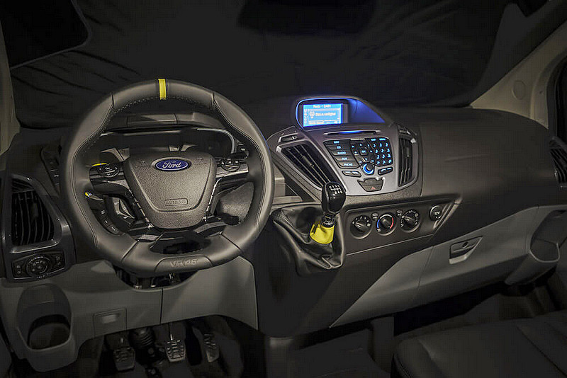 為《Ford Transit Tourneo》競技氣息 VR|46限定版本讓商旅車也能展現暗黑帥氣 為《Ford Transit Tourneo》競技氣息 VR|46限定版本讓商旅車也能展現暗黑帥氣