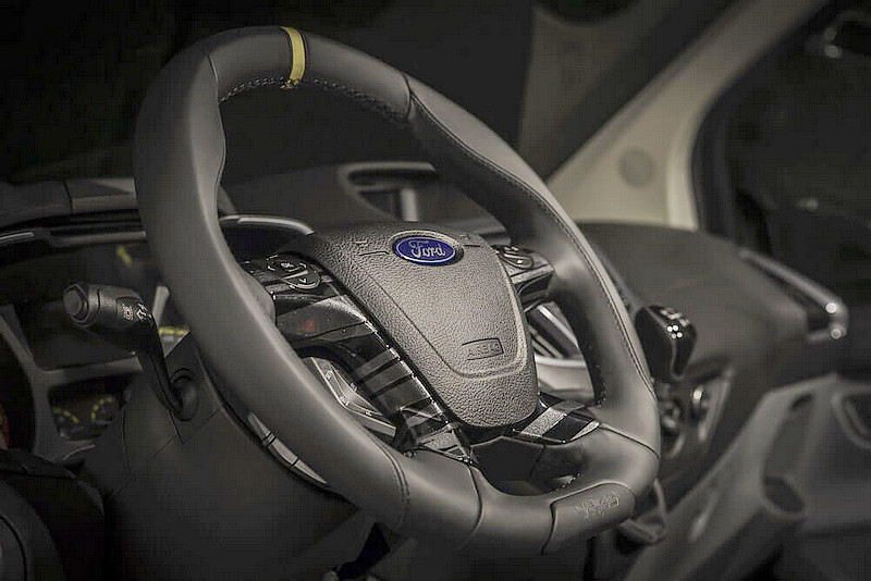 為《Ford Transit Tourneo》競技氣息 VR|46限定版本讓商旅車也能展現暗黑帥氣 為《Ford Transit Tourneo》競技氣息 VR|46限定版本讓商旅車也能展現暗黑帥氣