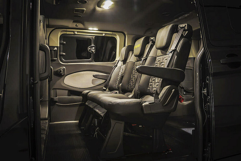 為《Ford Transit Tourneo》競技氣息 VR|46限定版本讓商旅車也能展現暗黑帥氣 為《Ford Transit Tourneo》競技氣息 VR|46限定版本讓商旅車也能展現暗黑帥氣
