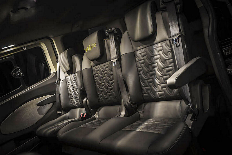 為《Ford Transit Tourneo》競技氣息 VR|46限定版本讓商旅車也能展現暗黑帥氣 為《Ford Transit Tourneo》競技氣息 VR|46限定版本讓商旅車也能展現暗黑帥氣
