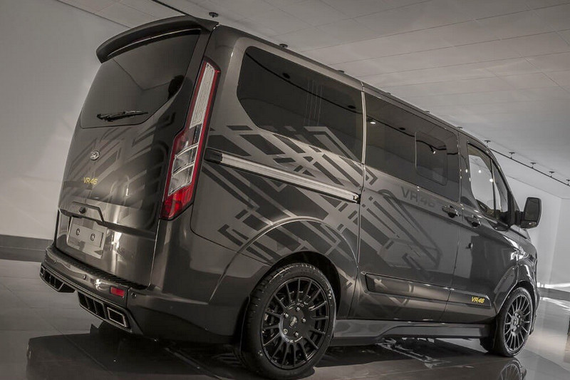 為《Ford Transit Tourneo》競技氣息 VR|46限定版本讓商旅車也能展現暗黑帥氣 為《Ford Transit Tourneo》競技氣息 VR|46限定版本讓商旅車也能展現暗黑帥氣