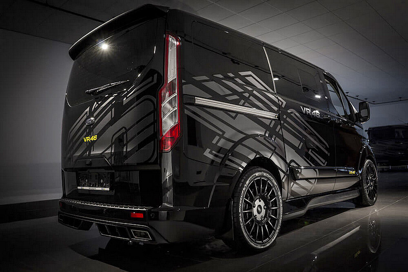 為《Ford Transit Tourneo》競技氣息 VR|46限定版本讓商旅車也能展現暗黑帥氣 為《Ford Transit Tourneo》競技氣息 VR|46限定版本讓商旅車也能展現暗黑帥氣