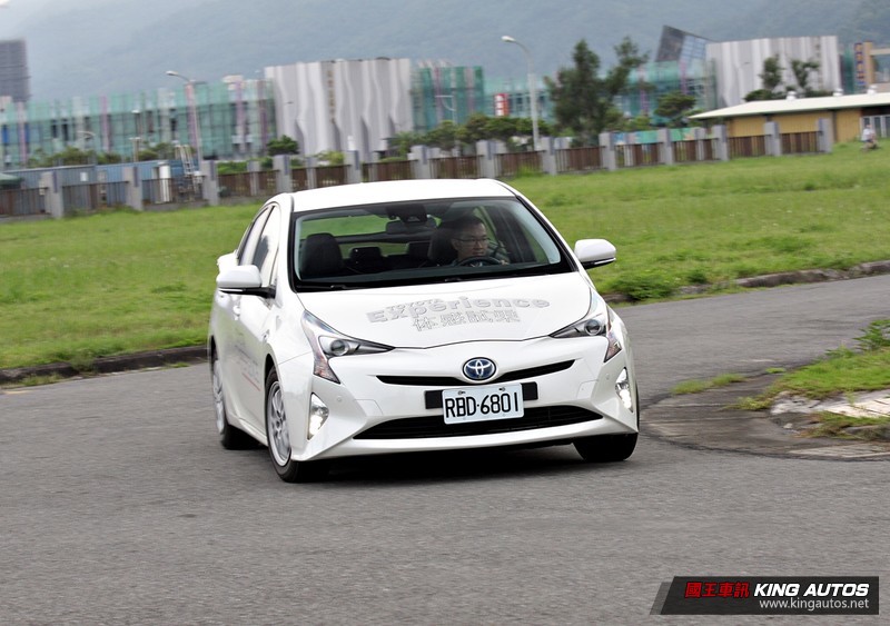 日韓綠能車再戰─《Hyundai Ioniq Hybrid》vs.《Toyota Prius》,動態表現篇 日韓綠能車再戰─《Hyundai Ioniq Hybrid》vs.《Toyota Prius》,動態表現篇